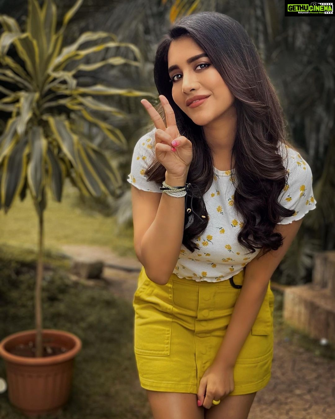 Nabha Natesh Instagram - 2 million ♥️ thank you my insta family for showering unconditional love . sending you all a big big hugggg🤗🤗🤗🤗🤗 ♥️♥️♥️♥️ I lOVE YOU♥️♥️♥️♥️
