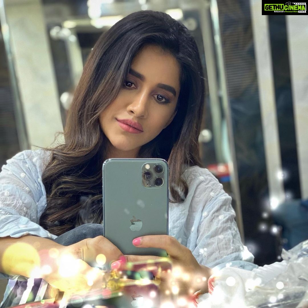 Nabha Natesh Instagram - mirror mirror on the wall, who’s the hungriest one of all 🙋🏻♀️ #mirrorselfie