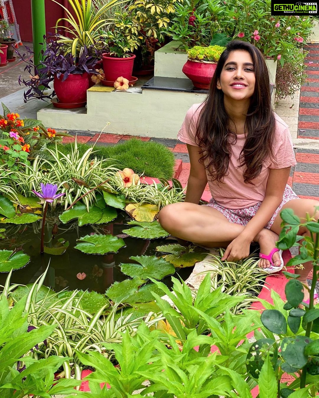 Nabha Natesh Instagram - Chummma pondering !!