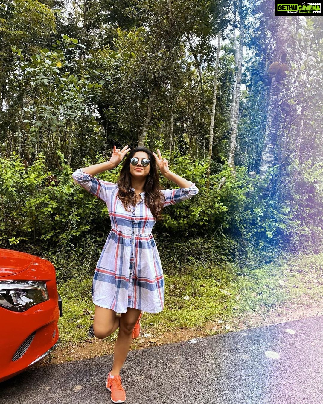Nabha Natesh Instagram - Enroute home to stay at home☺️🏠 @nahushchakravarthi
