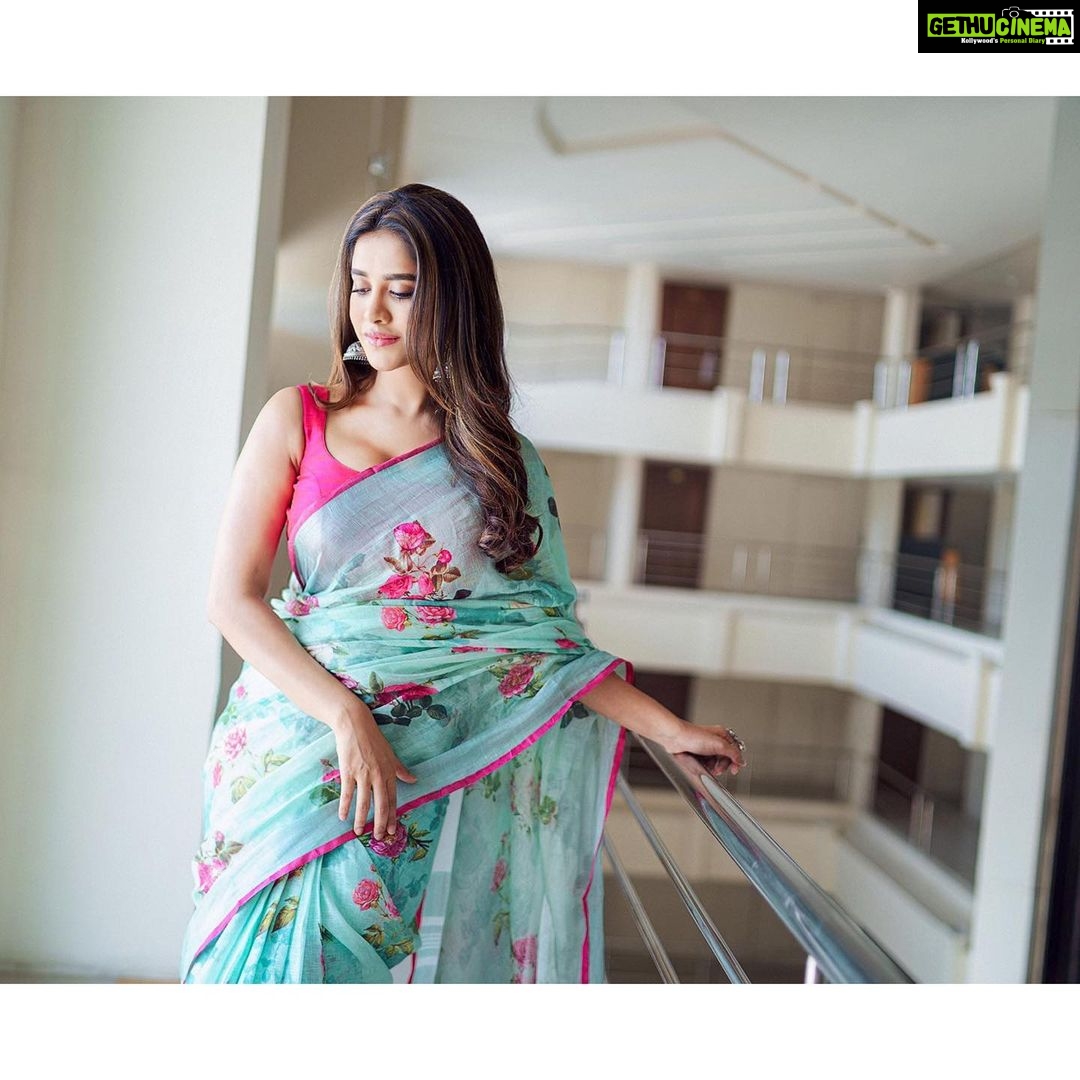 Nabha Natesh Instagram - 🤍 #nationalhandloomday #vocal4handmade