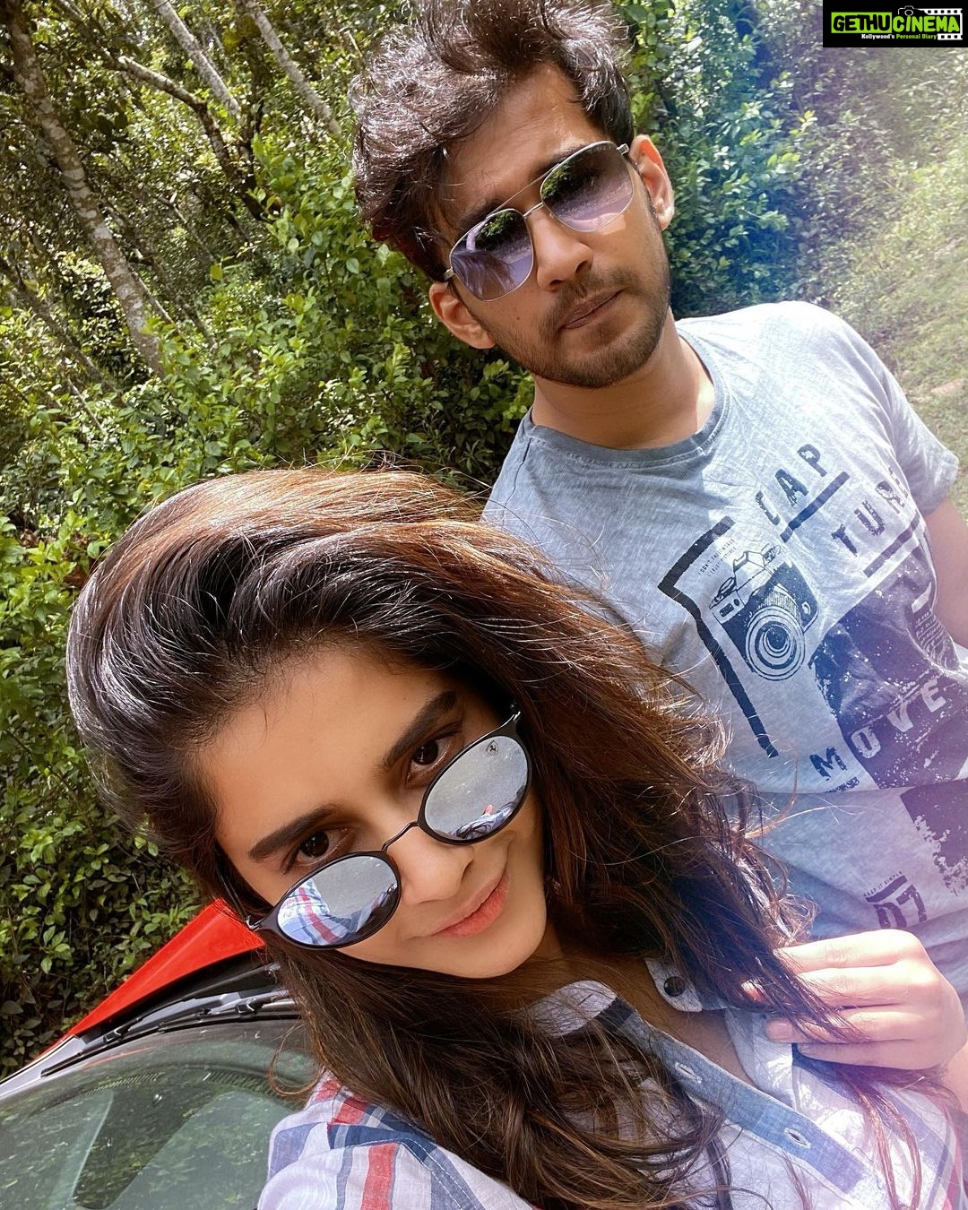 Nabha Natesh Instagram - Enroute home to stay at home☺️🏠 @nahushchakravarthi