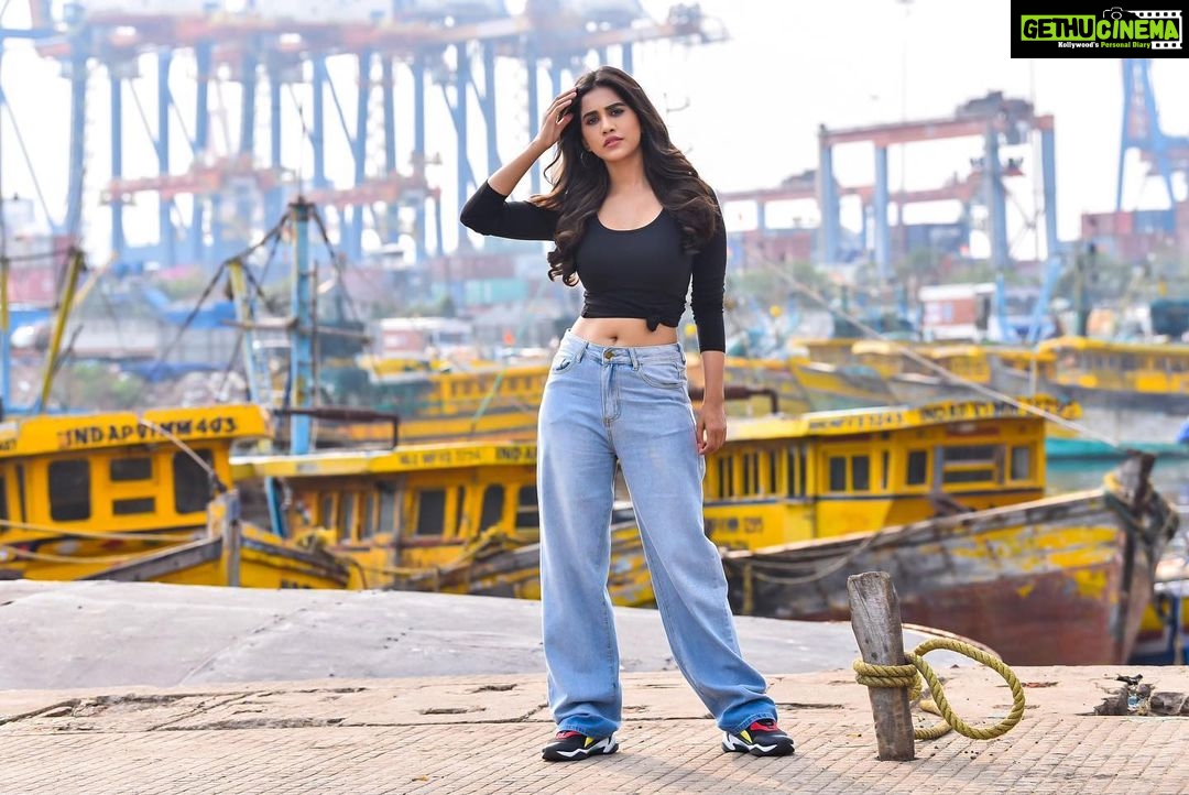 Nabha Natesh Instagram - By the bay🌊🚤⛵️ Vizag