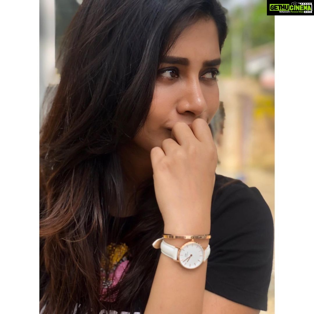 Nabha Natesh Instagram - Celebrate this Black Friday with @danielwellington! Buy any watch of your choice and get a free accessory. ❤ and don’t forget to also add my 15% discount code DWXNABHA while purchasing on the website and DW stores. #danielwellington #dwindia