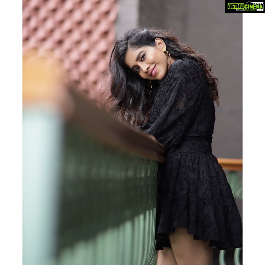Nabha Natesh Instagram - Love is black 🖤🖤🖤🖤 : : : : : @houseofshachi @aaree_accessories @nithishasriram @nagarajuvalalla