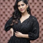 Nabha Natesh Instagram - Sunday u we’re good !! Please come back soon 😭 : : : : @houseofshachi @aaree_accessories @nithishasriram @nagarajuvalalla