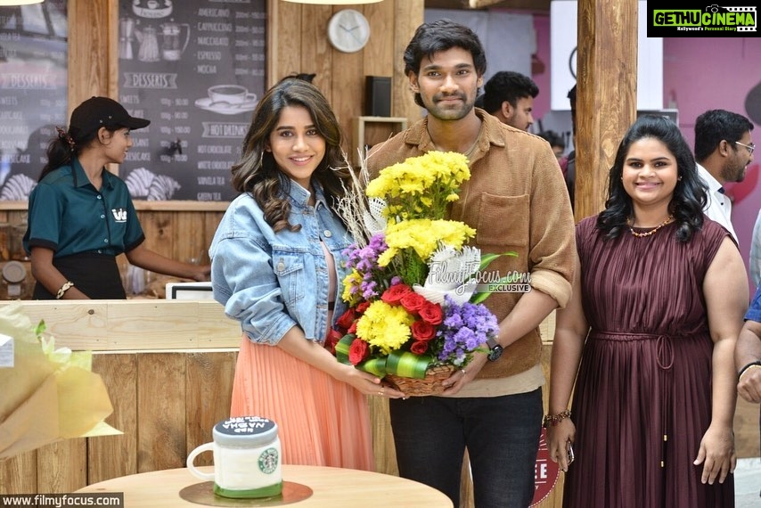 Nabha Natesh Instagram - Couldn help but share these lovely pictures from yesterday ☺️ on the sets #BSS8 @sreenivasbellamkonda #santhoshsrinivas @dopdudley @thisisdsp #sumanthpictures @vidyuraman @naveenkumarbukka
