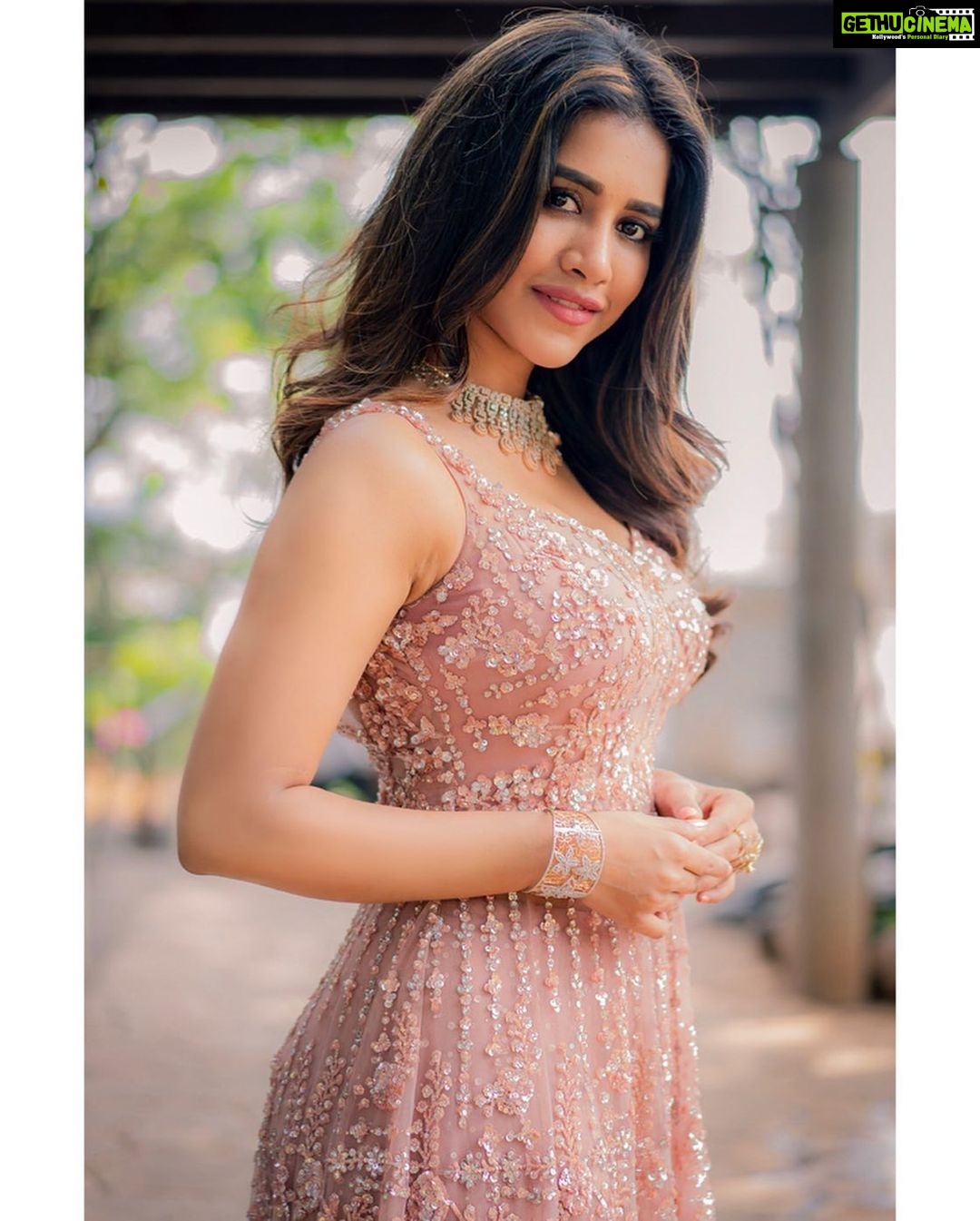 Nabha Natesh Instagram - 🍊🍊🍊🍊 : : Lehanga from @originshyderabad 👗Styled by @impriyankasahajananda💫 Jewellery @kalasha_finejewels 💎 Asst by @sravya_lp Photography @stories_throughthelens 📸