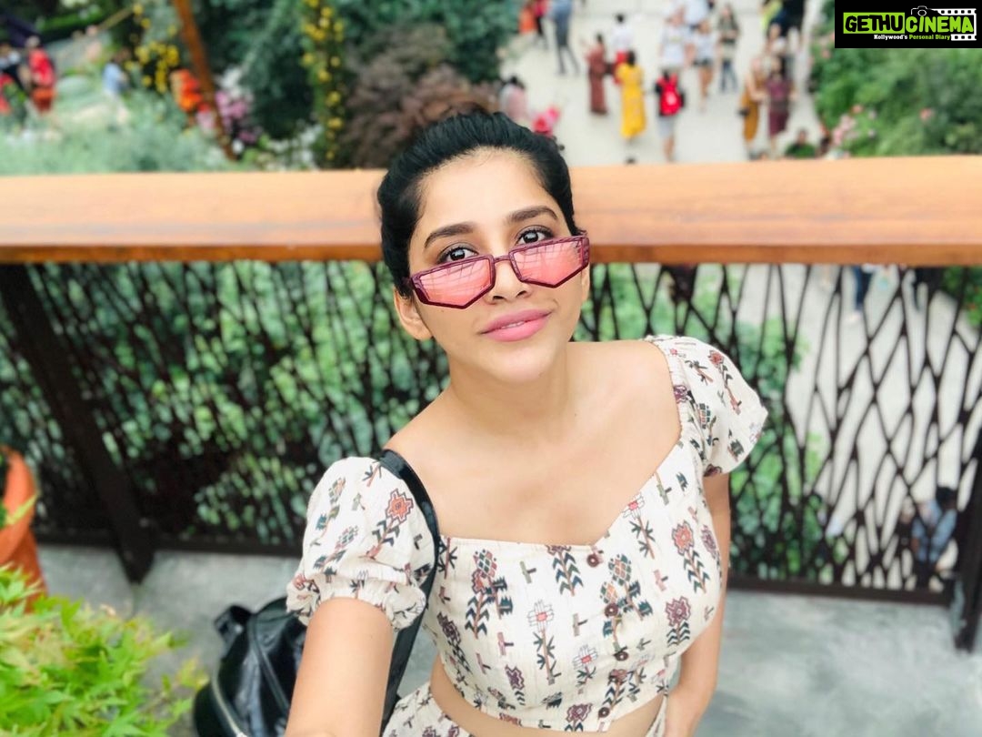 Nabha Natesh Instagram - The one with the selfie stick 🤳🏻 : : : : : : : @impriyankasahajananda @notchabovecreations @bellofox #nabhaxtravel Gardens by the Bay