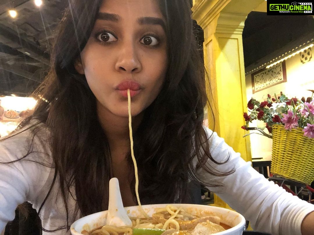 Nabha Natesh Instagram - Life of a foodie 🥘🍤🥘🥙 : : : #nabhaXtravel#nabhaXfoodlove Malaysian Food Street, Resorts World Sentosa