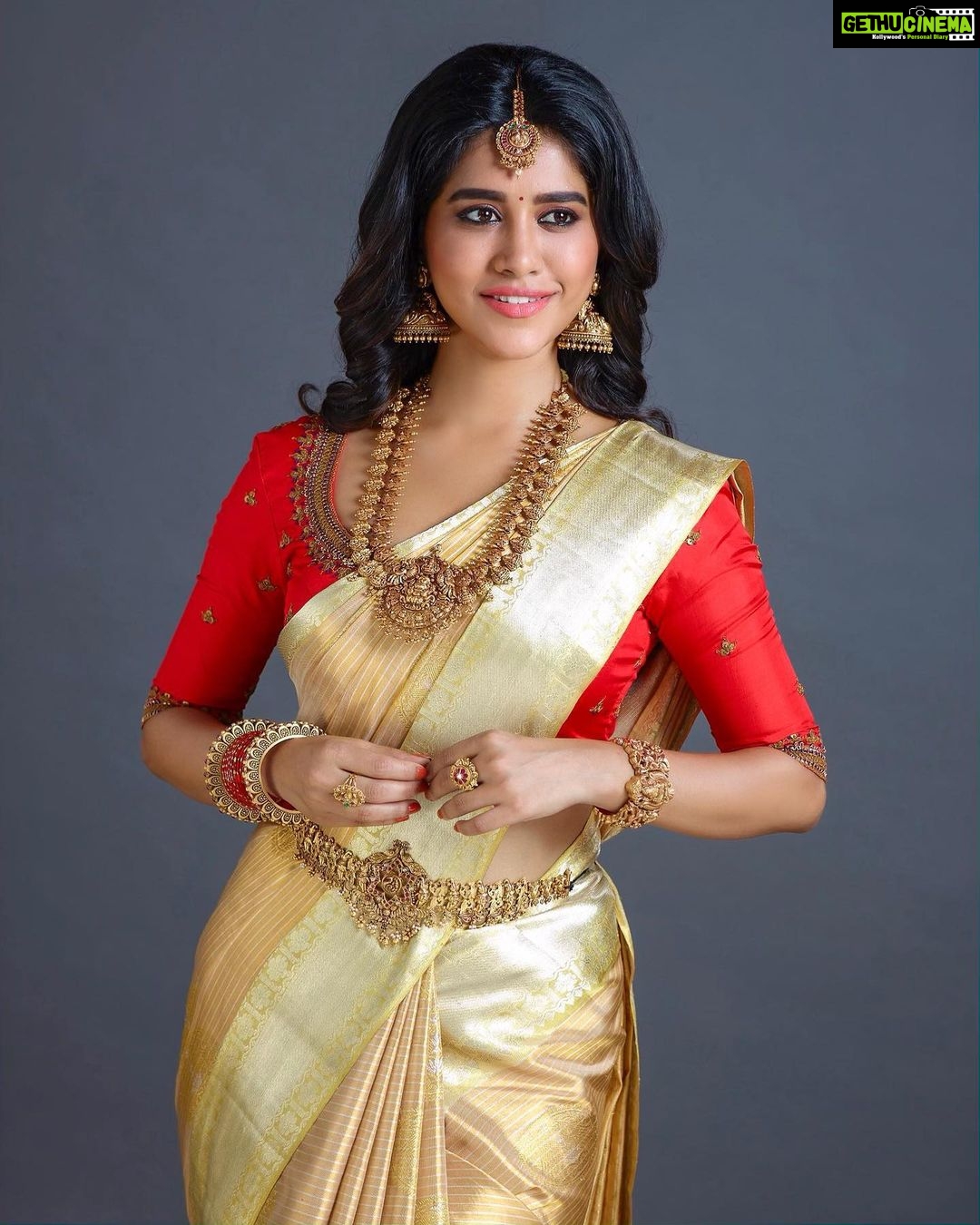 Nabha Natesh Instagram - Wishing everyone a happy Vijayadashami 🙏🏻🙏🏻