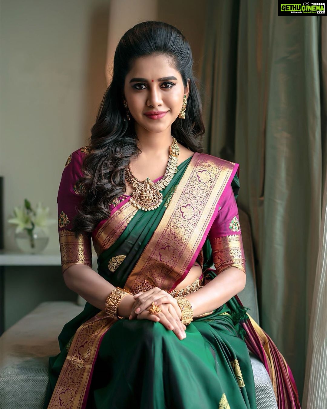 Nabha Natesh Instagram - Happy Navarathri everyone 🌸 : : : : Styled by @impriyankasahajananda Saree: @rsbrothersindia Blouse @madhurasdesignerstudio Jewlry by @vibha_creations_collections Photography @abhishek_pallati @tagteamstudios #styledbypriyankasahajananda