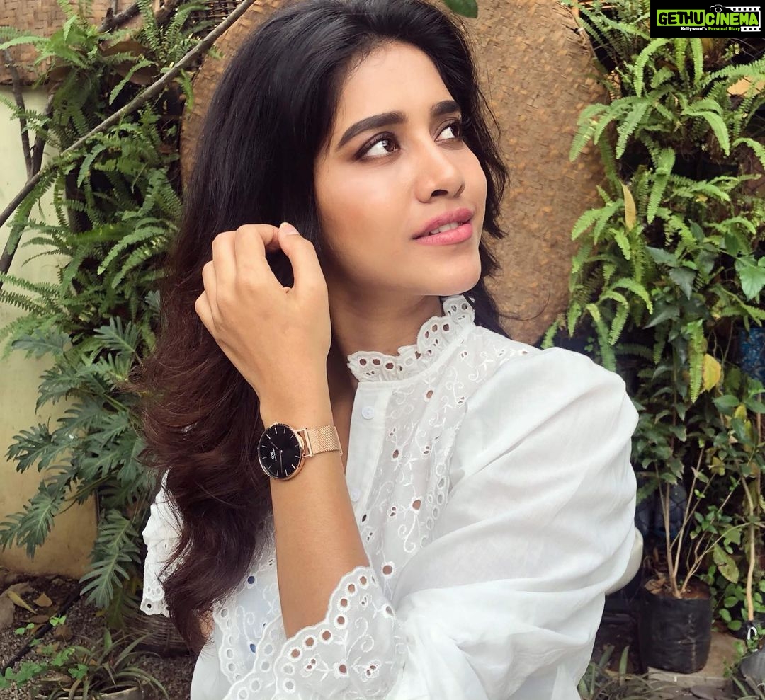 Nabha Natesh Instagram - Do you also prefer bigger dial watches? I dig them! Check out the 36 mm mesh watch from @danielwellington. Also, you can use my code DWXNABHA and get an additional 15% off on the website or DW stores. #danielwellington #dwindia