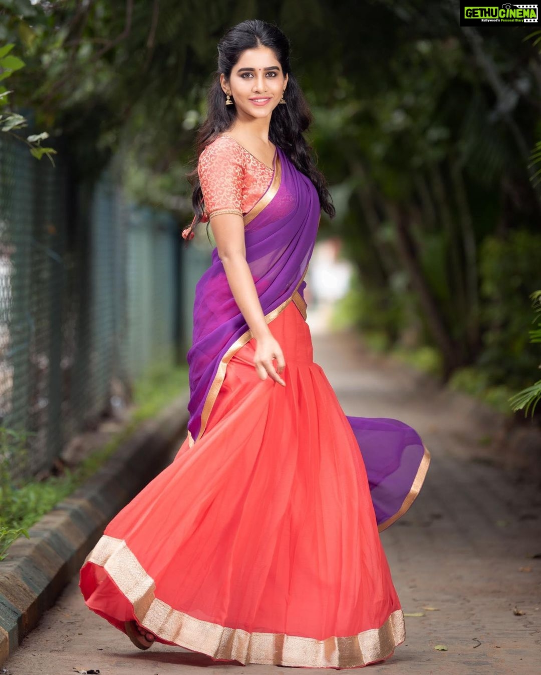 Nabha Natesh Instagram - Wishing you all a very happy Vinayaka chavathi 🙏🏻🙏🏻🙏🏻🙏🏻 : : : : : PC : @bangalore.photographer