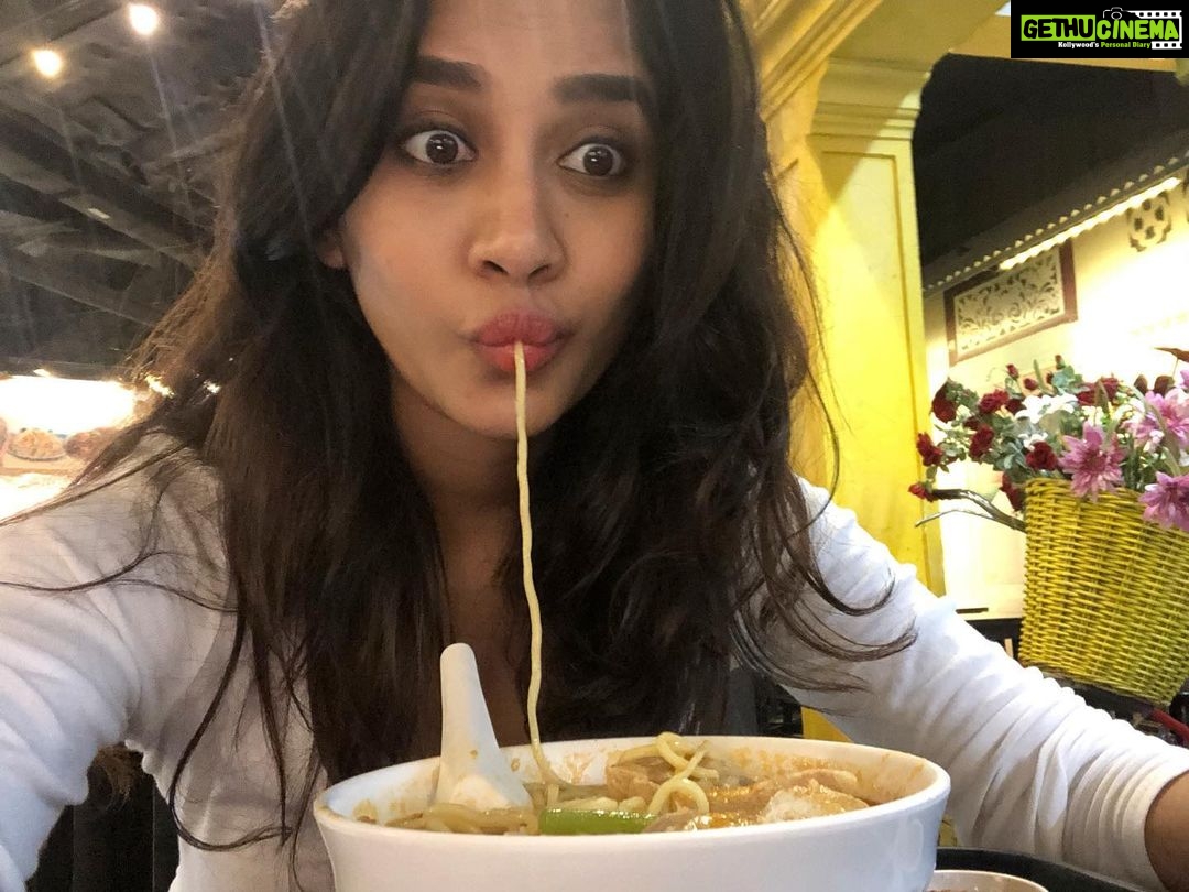 Nabha Natesh Instagram - Life of a foodie 🥘🍤🥘🥙 : : : #nabhaXtravel#nabhaXfoodlove Malaysian Food Street, Resorts World Sentosa