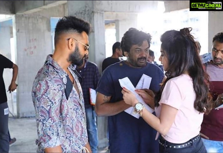 Nabha Natesh Instagram - 50 days kanna ekkuva ayyyindi kani #ismartshankar picchi poledu ☺️😍 ee working stills choosi maha anandam ayindi ☺️☺️☺️also this was the first day of mine in #ismartshankar #ismartchandini #50daysforbbismartshankar