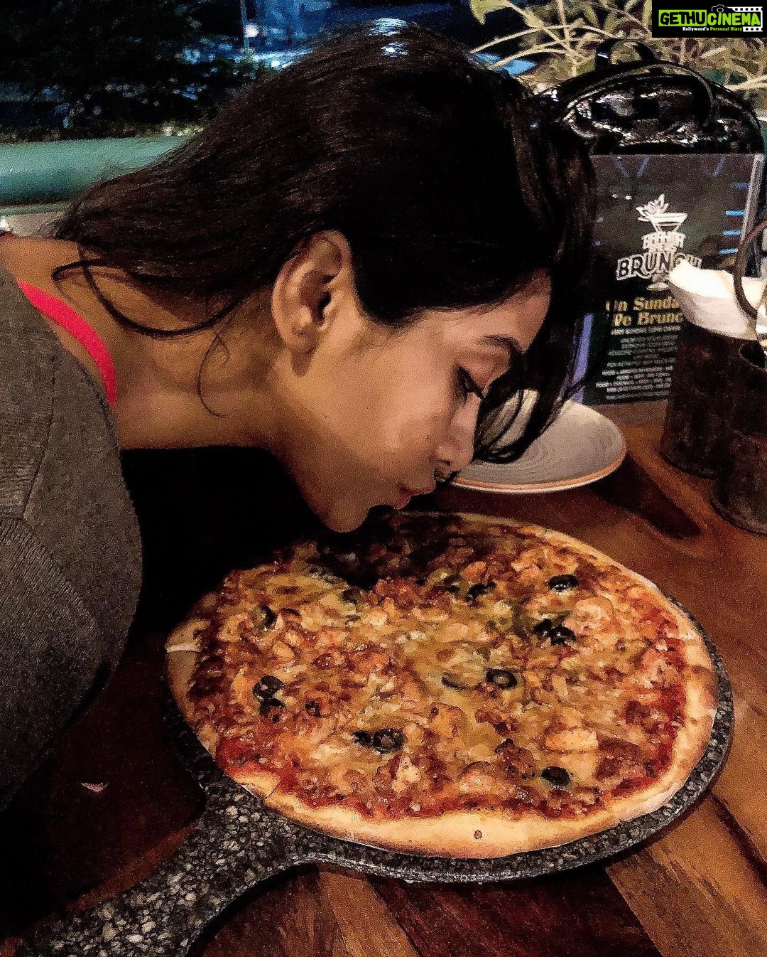 Nabha Natesh Instagram - Kiss ur pizza before u eat it . Swipe left to see how 😛