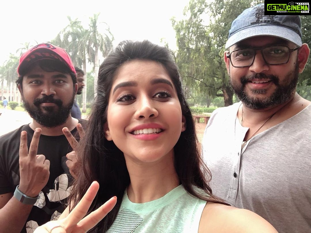 Nabha Natesh Instagram - Delhi rains couldn’t stop the Disco gang from shooting ☺️☺️☺️ #vianand @vijay_binni #discoraja