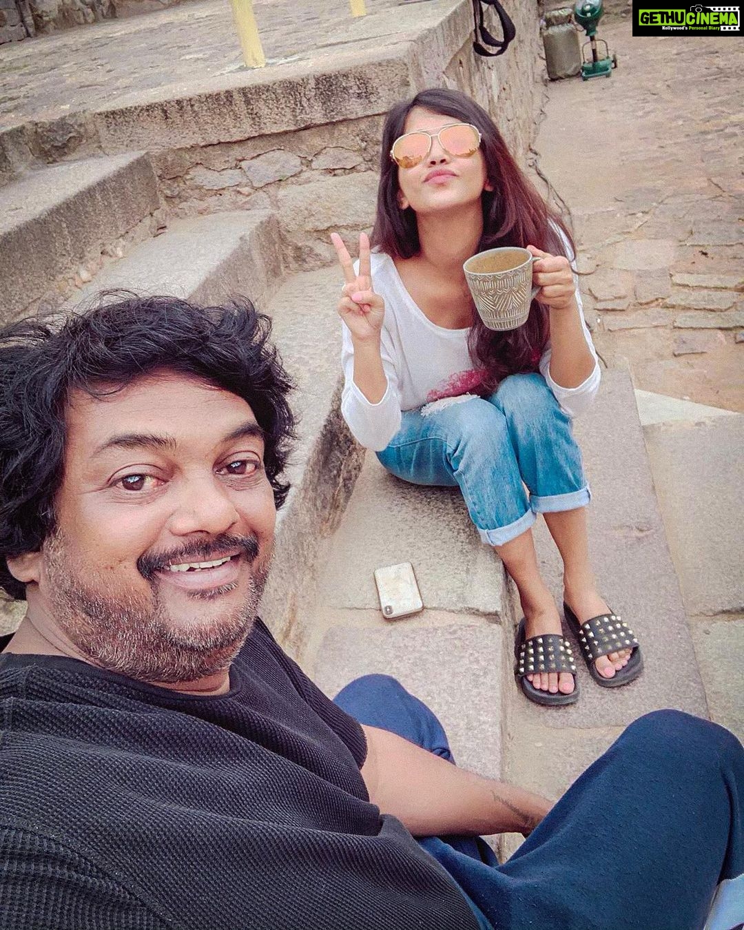 Nabha Natesh Instagram - Coffeeing with the sweetest co- coffeelover 🥰@purijagannadh sir☺️ Shooting the title track 🤩 . . . Have u heard it yet !!!!!!????? Link in the bio boyssssss!!! #ismartshankaronjuly12
