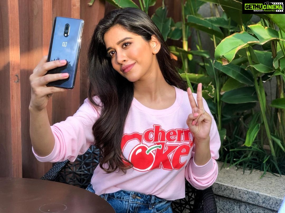 Nabha Natesh Instagram - Looking cute, might delete later. Err... no I won't. Love my new @oneplus_India phone 😍 #OnePlus7