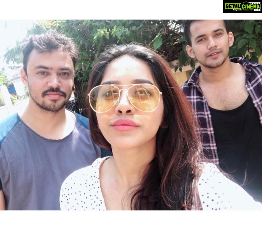 Nabha Natesh Instagram - happy #rakshabadhan ya’ll. Just reminding you idiots @nahushachakravarthi @arjunroute @raagagowda22 @jahnavi_gowda_ , better get me some gifts 🎁 no one can protect u guys from me otherwise 😋 #happyrakshabandhan