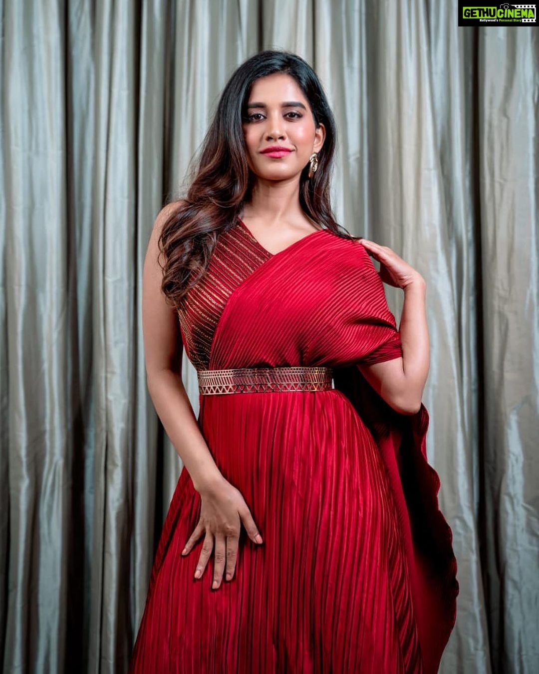 Nabha Natesh Instagram - Which is ur fav dialog from #ismartshankar !! : : : : : : : : : : : : : Styled by @impriyankasahajananda Outfit @madhulikayayavaramlabel Accessories @bellofox Pic : @teamclickoholic #styledbypriyankasahajananda