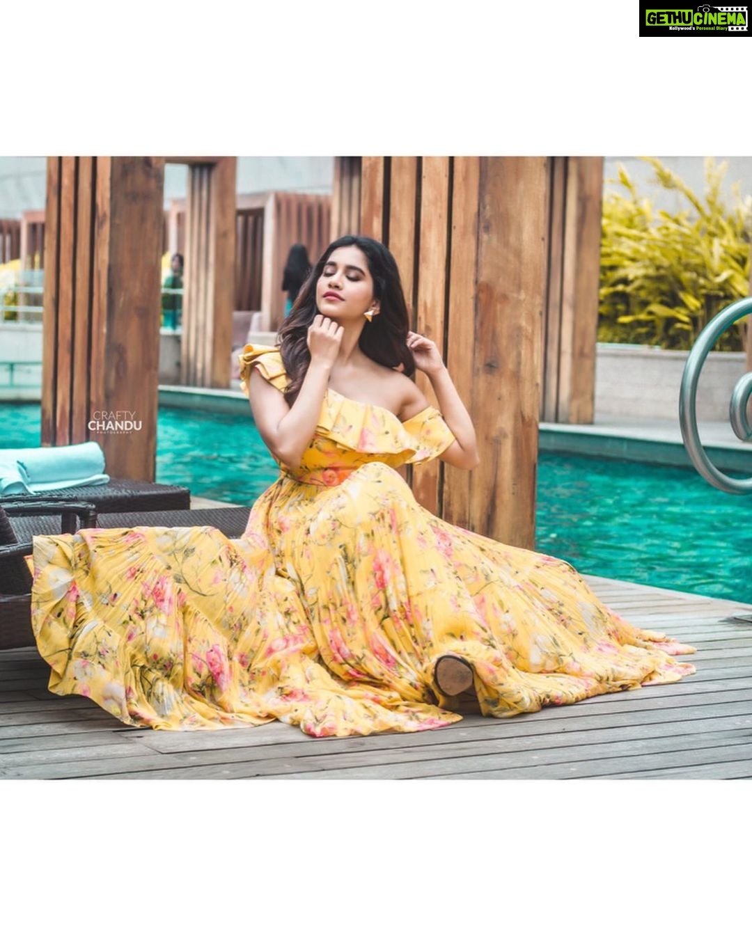 Nabha Natesh Instagram - Yellow being the season fav π₯βοΈβ οΈππβοΈπΌπ₯΄π»π½ : : : : #ismartshankaronjuly18th Outfit: @keyaradesignofficial Accessories: @accessoriesbyanandita Pic: @crafty_chandu Styled by @officialanahita Park Hyatt Hyderabad