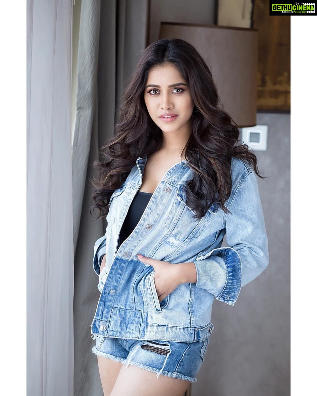 Nabha Natesh Instagram - I got that sunshine in my pocket🌤✨ . . . . PC: @chandanaphotography #nabhanatesh #nabha#denimsondenims Shangri-La Bengaluru