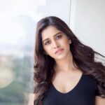 Nabha Natesh Instagram - Black my dear, you are the dearest!!! Even tho the larger space in my wardrobe is occupied by whites, I’d prefer u anytime to light up my nights, over those bunch of whites🖤🖤 . . . . . Pc: @chandanaphotography #nabhanatesh #nabha Shangri-La Bengaluru