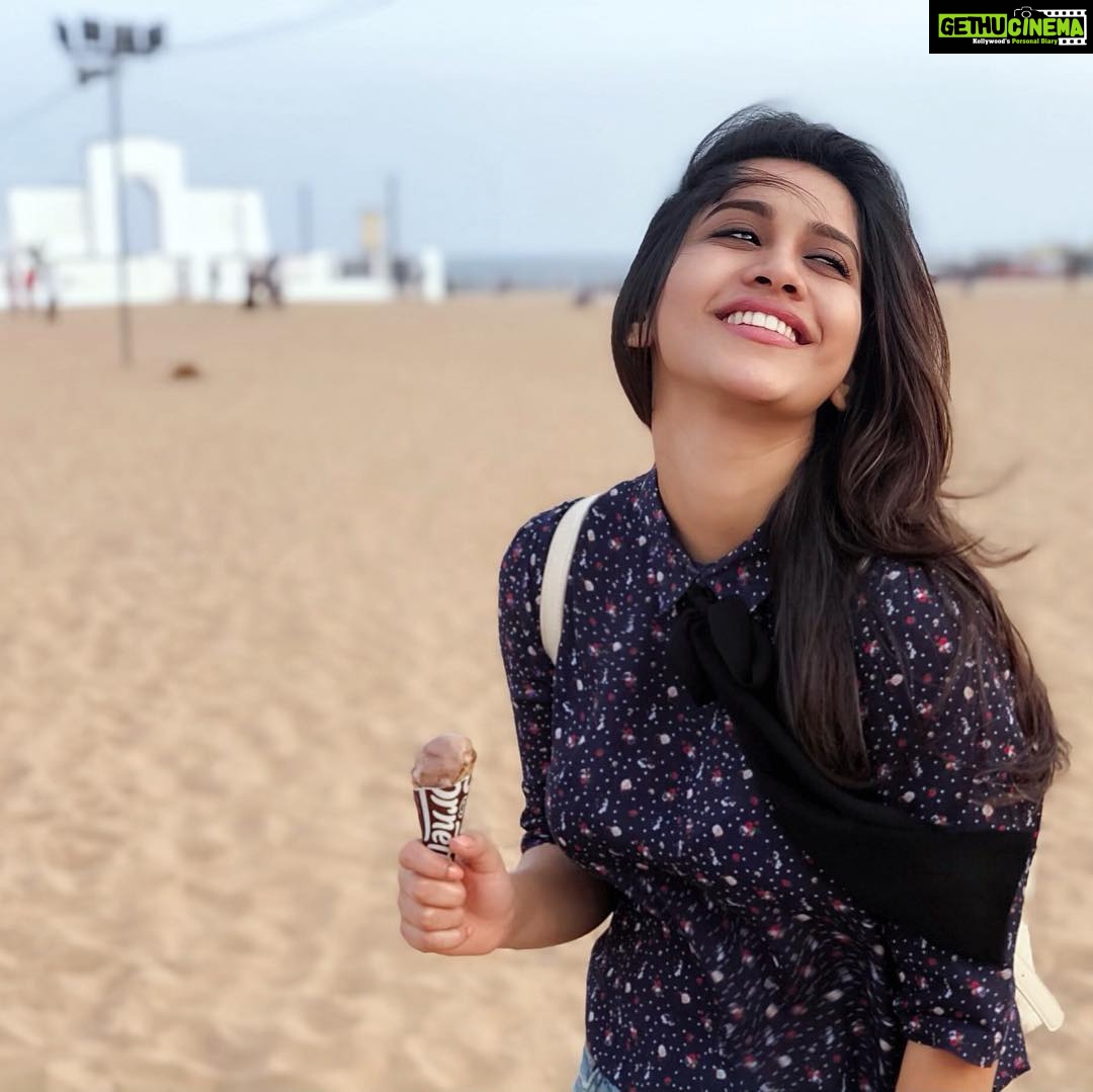 Nabha Natesh Instagram - I don’t know what made me so happy,if it was the beach or the @cornetto which btw I had after years😍 could be the combo 🥰 . . . .#nabhanatesh #nabha#beachvibes #cornetto#seaside Chennai, India