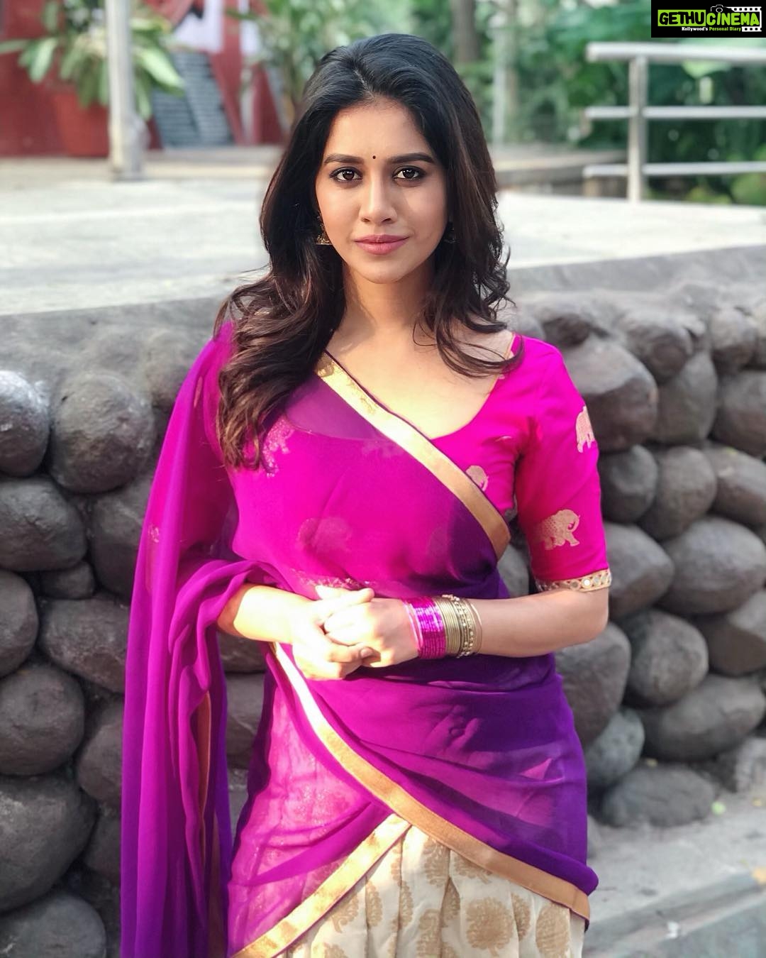 Nabha Natesh Instagram - happy Makara Sankranthi 🌾🌾are you guys flying kites or not ? . . . #nabha#nabhanatesh
