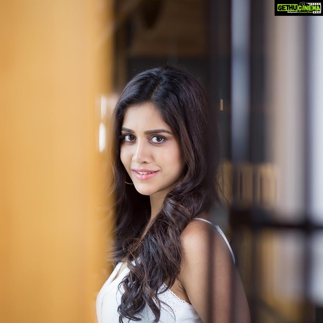 Nabha Natesh Instagram - When I see a pizzzzzaaaaa😝🍕 . . #nabhanatesh #nabha PC: @chandanaphotography Shangri-La Bengaluru