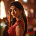 Nabha Natesh Instagram - aaannnnddddd here is the sneak peek from the sets of #DimaakKharab song from #iSmartShankar 🔥 @ram_pothineni @purijagannadh @charmmekaur @puriconnects #PCfilm