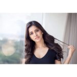 Nabha Natesh Instagram - Black my dear, you are the dearest!!! Even tho the larger space in my wardrobe is occupied by whites, I’d prefer u anytime to light up my nights, over those bunch of whites🖤🖤 . . . . . Pc: @chandanaphotography #nabhanatesh #nabha Shangri-La Bengaluru