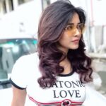 Nabha Natesh Instagram - Sun-kissed !! ... eh hardly🤦🏻‍♀️ whilst he refuses to come out on cold winter mornings I refuse to get out of my bed until he does 😉 we both are equally stubborn u know😛 Do u feel with me ? . . . . #nabhanatesh #nabha #winterishere#bengaluru