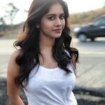 Nabha Natesh Instagram - Can’t resist stopping to pose whenever I pass by this spot☺️ . . Contest alert😋guess this place and win some ❤️s : : : : #nabhanatesh #nabha#roadslikethese #poser #bengaluru