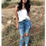 Nabha Natesh Instagram - Can’t resist stopping to pose whenever I pass by this spot☺️ . . Contest alert😋guess this place and win some ❤️s : : : : #nabhanatesh #nabha#roadslikethese #poser #bengaluru