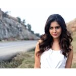 Nabha Natesh Instagram - Can’t resist stopping to pose whenever I pass by this spot☺️ . . Contest alert😋guess this place and win some ❤️s : : : : #nabhanatesh #nabha#roadslikethese #poser #bengaluru