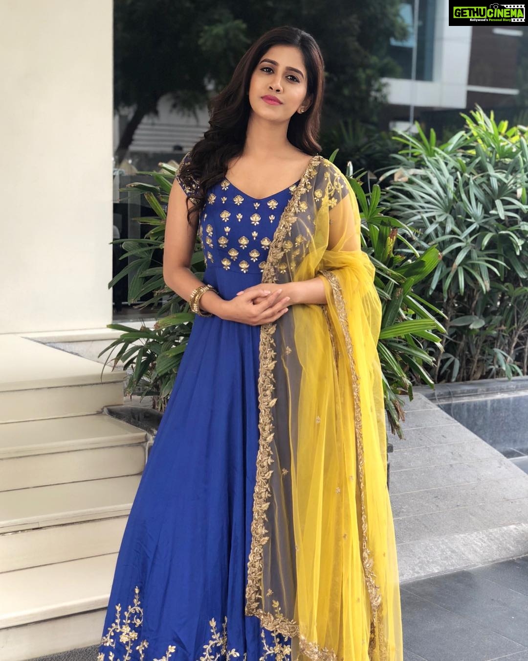 Nabha Natesh Instagram - So I got my lazy self n haven’t shared a lot of pictures from #nannudochukunduvate promotions 😬here is one of those looks styled by @impriyankasahajananda in @archithanarayanamofficial . Will share the rest too I promise 🙈😬