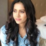 Nabha Natesh Instagram - Heyyyyyy......!!!!! . . . . #shotoniphone #siri#nofilter#nannudochukunduvate#nabhanatesh