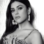 Naira Shah Instagram - When The Fairy dust Sprinkles🧚🏼✨ . . . #nairashah#2021#bliss#shiny#🧚🏼