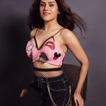 Naira Shah Instagram - 🫐🍓🫐🍓👄 #pinkmode#berrylove#oomph#2021#nairashah#bling . . . Shot by @aashutosh_mishra28 Makeup by @vinod1405 Styling assisted by @swanand.joshii