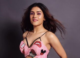 Naira Shah Instagram - 🫐🍓🫐🍓👄 #pinkmode#berrylove#oomph#2021#nairashah#bling . . . Shot by @aashutosh_mishra28 Makeup by @vinod1405 Styling assisted by @swanand.joshii