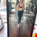 Naira Shah Instagram - Keep grinding!!!!! 💯 #nairashah#fittness#healthiswealth#2021#grind#instapost#staystrong#staysafe