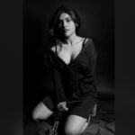 Naira Shah Instagram - #2🍾 #nairashah#2021#moods#captured#just Pic credits- @aashutosh_mishra28