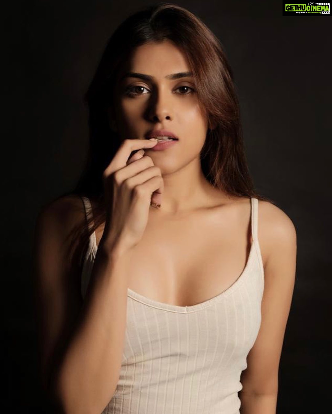 Naira Shah - 2.1K Likes - Most Liked Instagram Photos