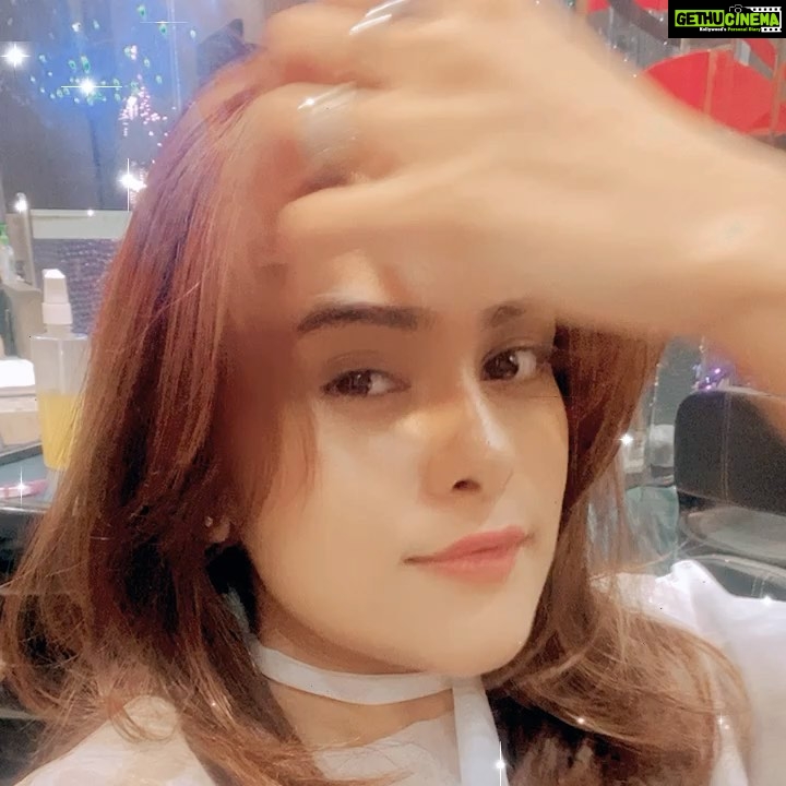 Naira Shah Instagram - New hair!! 🌟#decemberfeels#nairashah#2020#lovebrowns#goldenbrunette😻 Thank you @salon_muah 😻