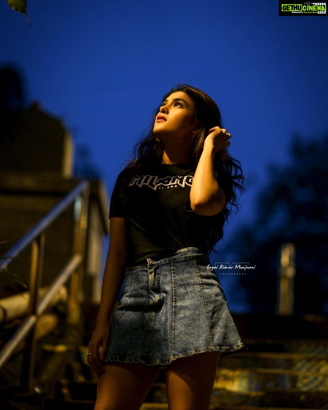 Naira Shah Instagram - You are Alwalys Connected To Source Wherever You Are, Wherever You Go, You Are Always Connected to DIVINE Wisdom, Divine Intelligence and Divine LOVE! โ๏ธ๐๐ง๐ผ๐ซ๐ #nairashah#2020#dreamy#divinelight๐ Pic credits- @sagarkumarmunjwani ๐๐ซ Mumbai, Maharashtra