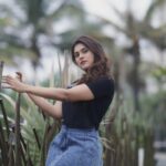 Naira Shah Instagram - Every Next Level Of Your life Will demand a Different You!..❄️ #nairashah#dreamy#vintage#2020 Pic credits- @sagarkumarmunjwani 😎