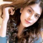 Naira Shah Instagram - Staying indoors be like🤓! #nairashah#2020